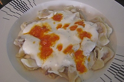 Manti mit Joghurtsauce und Paprikabutter 22