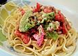 Spaghetti mit Tomaten - Avocado - Salsa