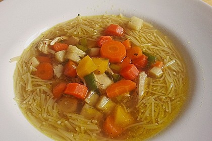 Goldgelbe Hühnersuppe 10