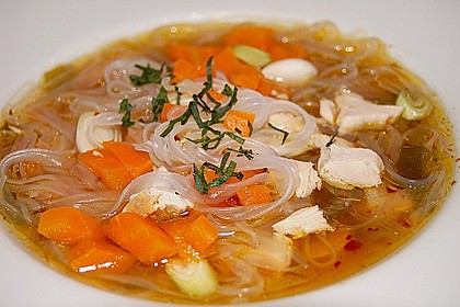 Goldgelbe Hühnersuppe
