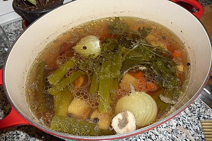 Goldgelbe Hühnersuppe 1