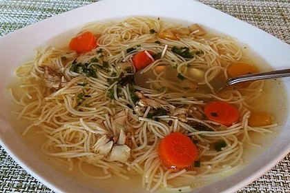 Goldgelbe Hühnersuppe 29
