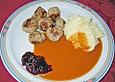 Koettbullar mit brauner Sauce und Preisselbeergelee