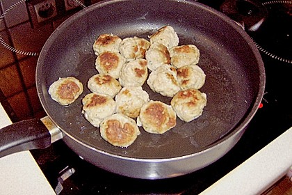 Koettbullar mit brauner Sauce und Preisselbeergelee 4