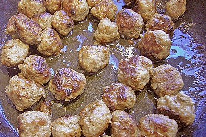 Koettbullar mit brauner Sauce und Preisselbeergelee 10