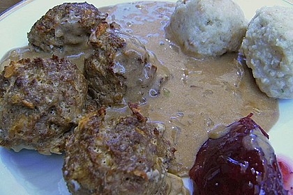 Koettbullar mit brauner Sauce und Preisselbeergelee 14