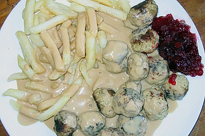 Koettbullar mit brauner Sauce und Preisselbeergelee 6