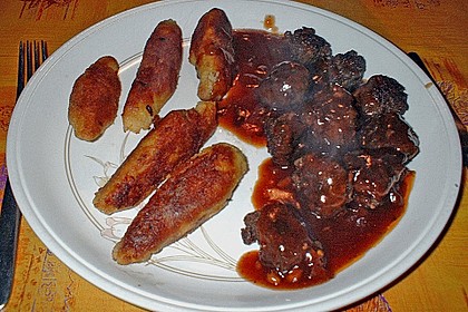Koettbullar mit brauner Sauce und Preisselbeergelee 8