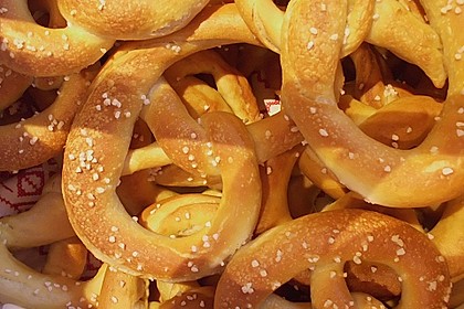 Laugenbrezeln 16