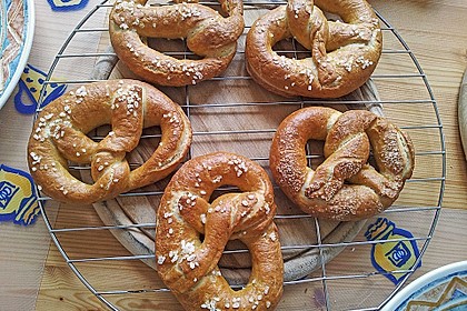 Laugenbrezeln 13