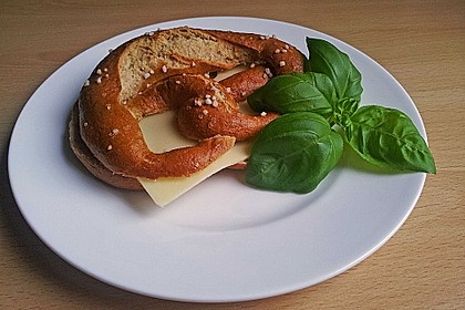 Laugenbrezeln 3