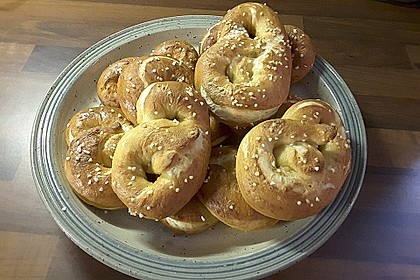 Laugenbrezeln 28