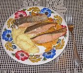 Frischer Lachs im Lauchsahnebett (Bild)