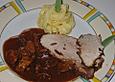 Schinkenbraten gespickt mit Parmaschinken in Rotweinsauce