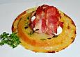 Herzhafte Apfelk&uuml;chlein mit Ziegenk&auml;se im Speckmantel