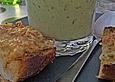 Kalte Gurken-Melonensuppe mit Schinkenchips und Kr&auml;uter-Knoblauch-Baguette