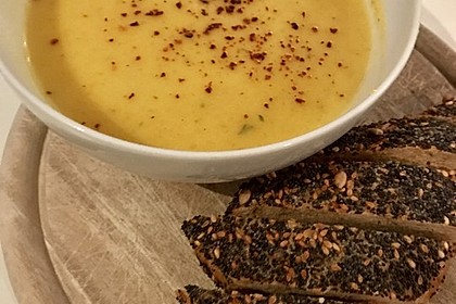 Cremige Kürbissuppe mit Äpfeln, Karotten und Kartoffeln 2