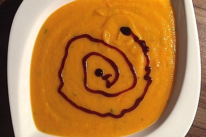 Cremige Kürbissuppe mit Äpfeln, Karotten und Kartoffeln 10