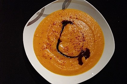 Cremige Kürbissuppe mit Äpfeln, Karotten und Kartoffeln 11