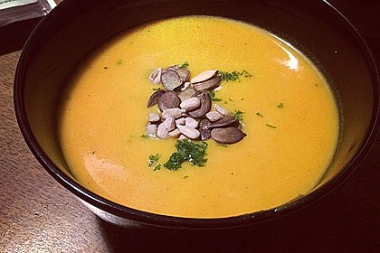 Cremige Kürbissuppe mit Äpfeln, Karotten und Kartoffeln 8