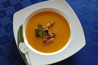 Cremige Kürbissuppe mit Äpfeln, Karotten und Kartoffeln 7