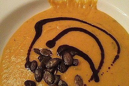 Cremige Kürbissuppe mit Äpfeln, Karotten und Kartoffeln 24