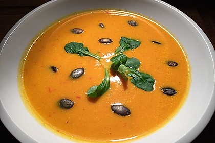 Cremige Kürbissuppe mit Äpfeln, Karotten und Kartoffeln 6