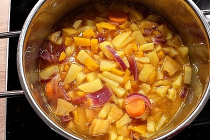 Cremige Kürbissuppe mit Äpfeln, Karotten und Kartoffeln 18
