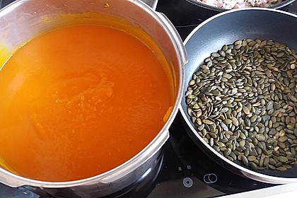 Cremige Kürbissuppe mit Äpfeln, Karotten und Kartoffeln 25