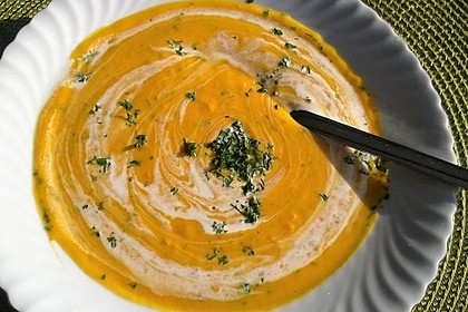 Cremige Kürbissuppe mit Äpfeln, Karotten und Kartoffeln 9