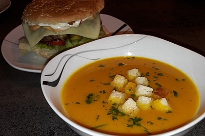 Cremige Kürbissuppe mit Äpfeln, Karotten und Kartoffeln 12
