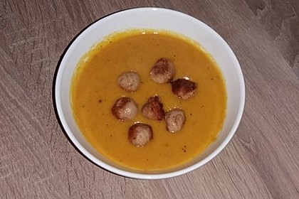 Cremige Kürbissuppe mit Äpfeln, Karotten und Kartoffeln 16