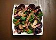 Feldsalat mit sautierten Steinpilzen und Speck