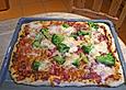 Pizza mit Brokkoli und Schinken