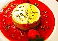 Panna cotta mit feiner Erdbeerso&szlig;e