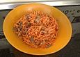 Chee "gestreifter Karottensalat mit Rindsstreifen"