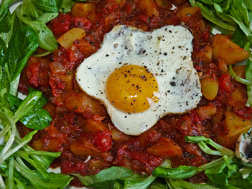 Schnelle Kartoffel-Zwiebel-Eier Pfanne (Rezept mit Bild