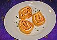 Karotten-Roulade mit Chili und Lachsschinken