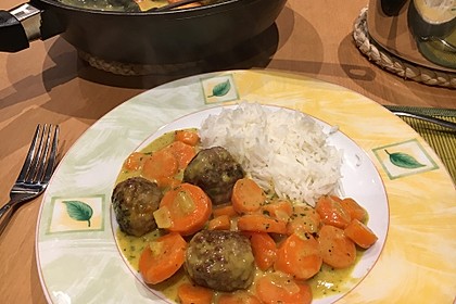 Hackbällchen in Möhren-Currysoße 8