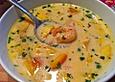 Joghurtsuppe mit Shrimps und Nektarine