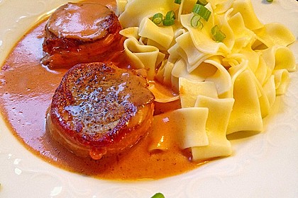 Schweinefilets mit Bacon und Tomatensahnesoße überbacken 2