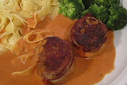 Schweinefilets mit Bacon und Tomatensahnesoße überbacken 8