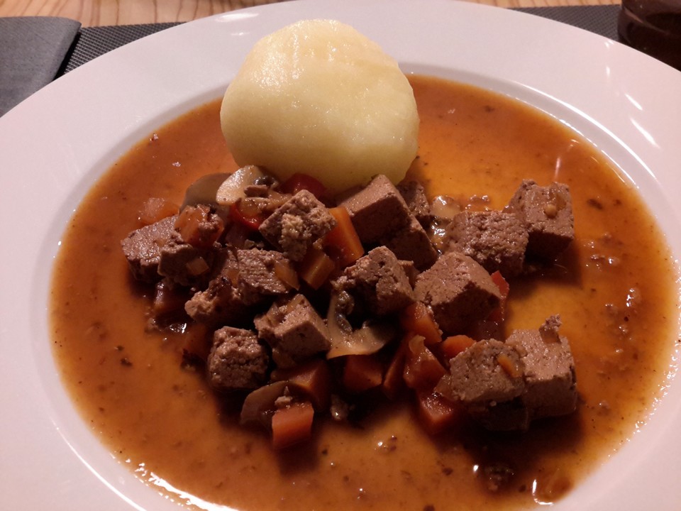 Vegetarisches Gulasch mit Tofu und Pilzen (Rezept mit Bild) | Chefkoch.de