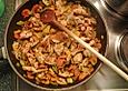 H&auml;hnchengeschnetzeltes auf Gem&uuml;se mit Sp&auml;tzle