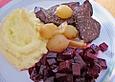 Rinderleber mit Roter Bete und karamellisierten Schalotten
