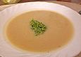 Petersilienwurzel-Suppe mit Haselnuss-Pesto