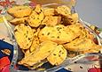 Parmesan-Pinien-Cantuccini mit gr&uuml;nen Oliven