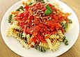 Fusilli mit Tomaten-Oliven-So&szlig;e und Sonnenblumenkernen
