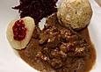 Hirschragout mit Zwiebeln