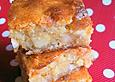 Crunchige Honig-Blondies mit Salzmandeln
